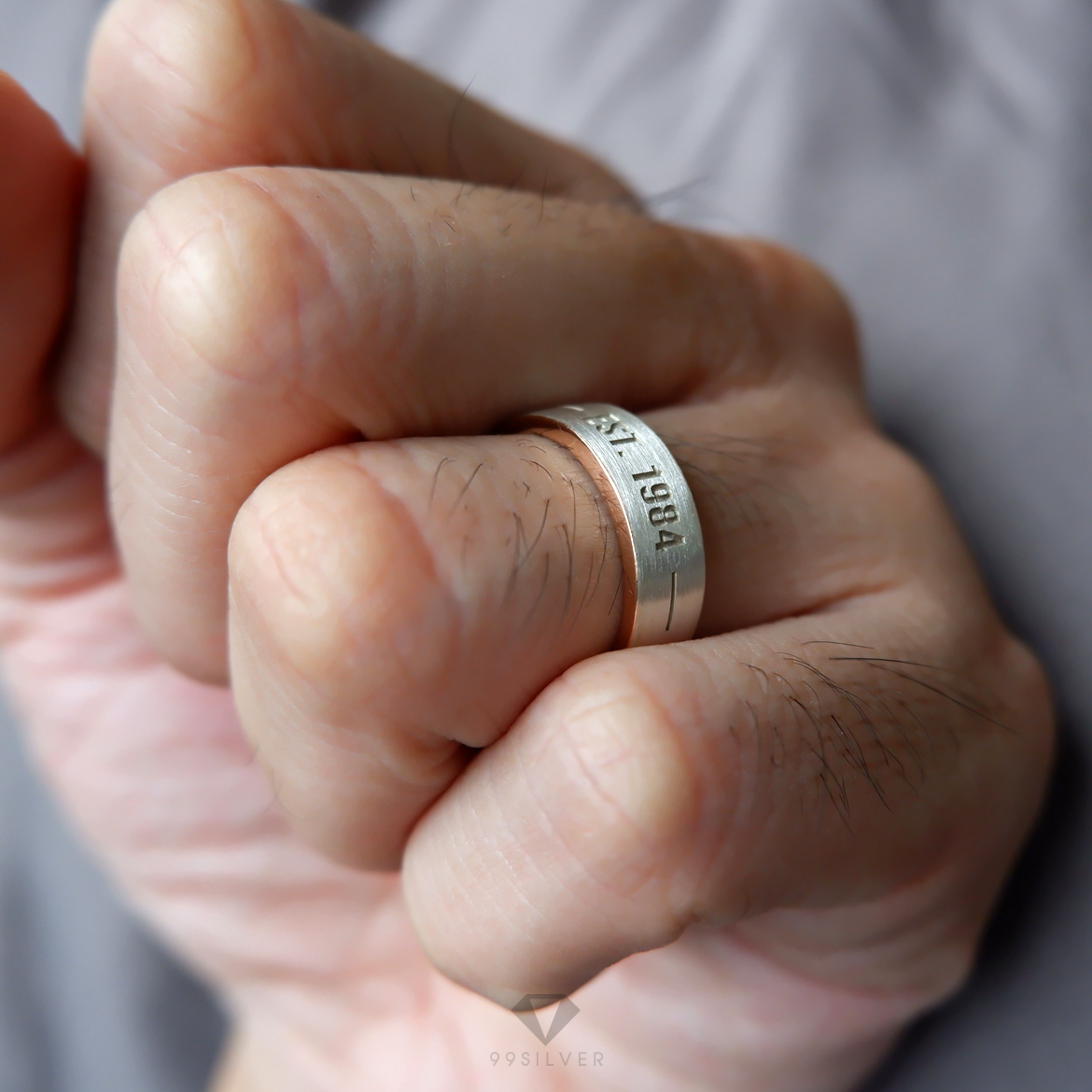 แหวน Silver Cooper เคลือบขอบแหวนและด้านใน ด้านนอกผิวเงินแฮร์ไลน์ด้าน