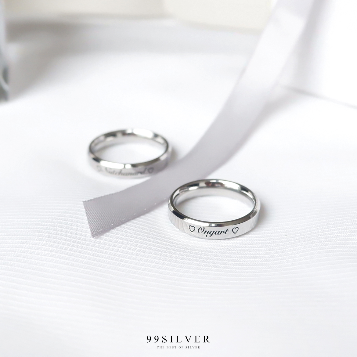 แหวนสแตนเลสแท้หน้ากว้าง 4 มิลลิเมตร ขอบลดมุมตัดสวยงาม ตัวเรือนสีเงินเงา