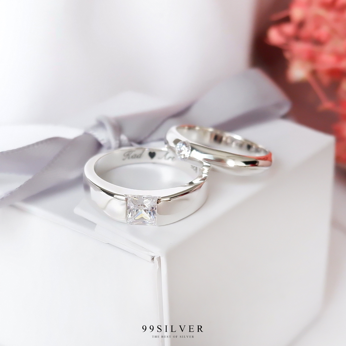 แหวนคู่รัก เพชรเม็ดเหลี่ยม Diamond Cut และเพชรเม็ดเกลม 2.5 มิลลิเมตร เรือนโค้ง