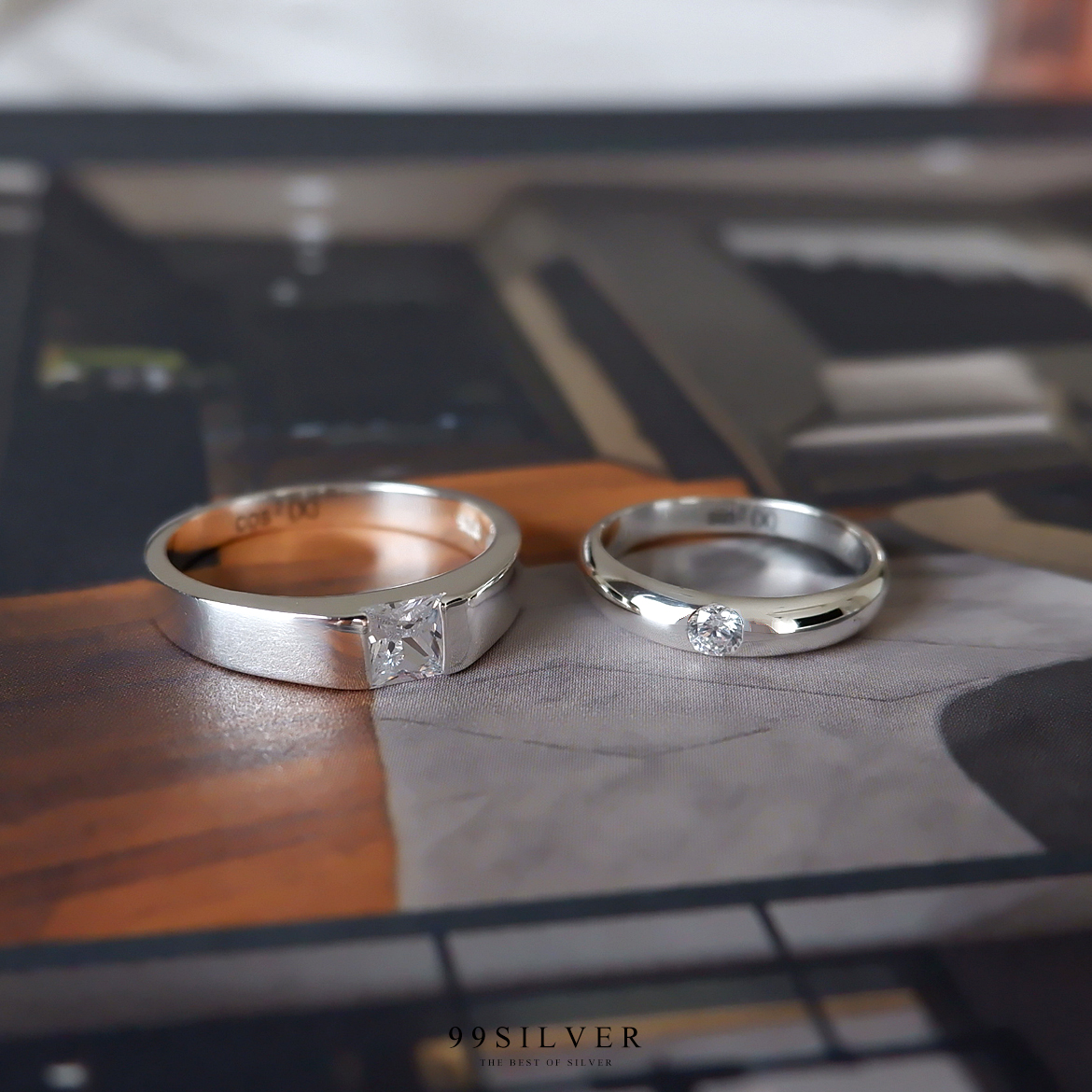 แหวนคู่รัก เพชรเม็ดเหลี่ยม Diamond Cut และเพชรเม็ดเกลม 2.5 มิลลิเมตร เรือนโค้ง