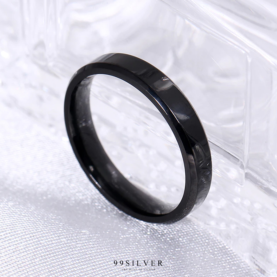 แหวนสแตนเลสแบล๊คไทเทเนี่ยมแท้หน้ากว้าง 4 มิล ขอบมุมตัดสวยงาม ตัวเรือนดำเงา