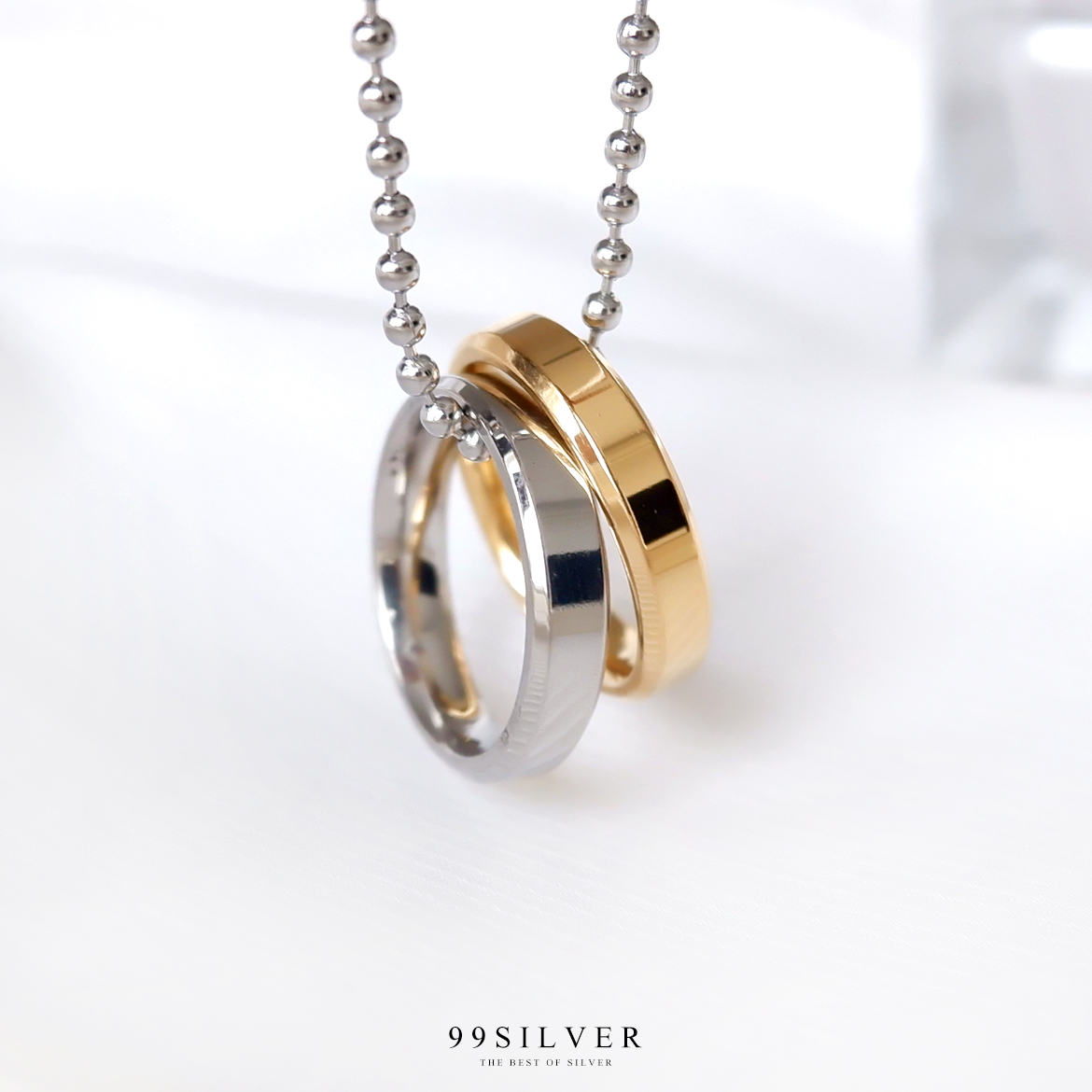 สร้อยจี้แหวนคู่ ตัวเรือนแหวนเป็นสแตนเลสแท้ สีเงินและสีทอง มาพร้อมสร้อยสวยงาม