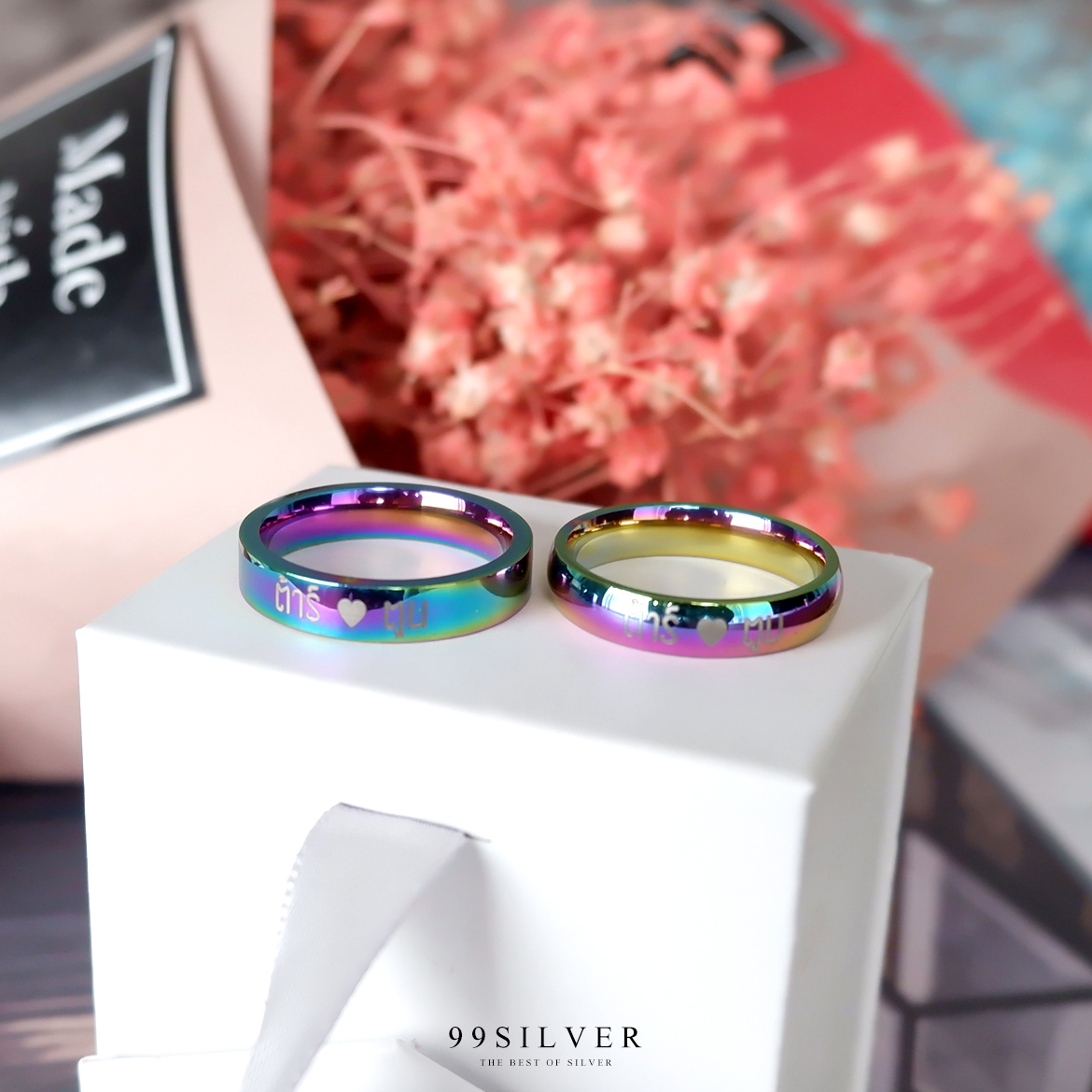 แหวนคู่ไทเทเนี่ยมแท้ หน้ากว้าง 4 มิลลิเเมตร ผิวเงาเรียบและโค้ง ไดร์ฟสีรุ้งไทเท