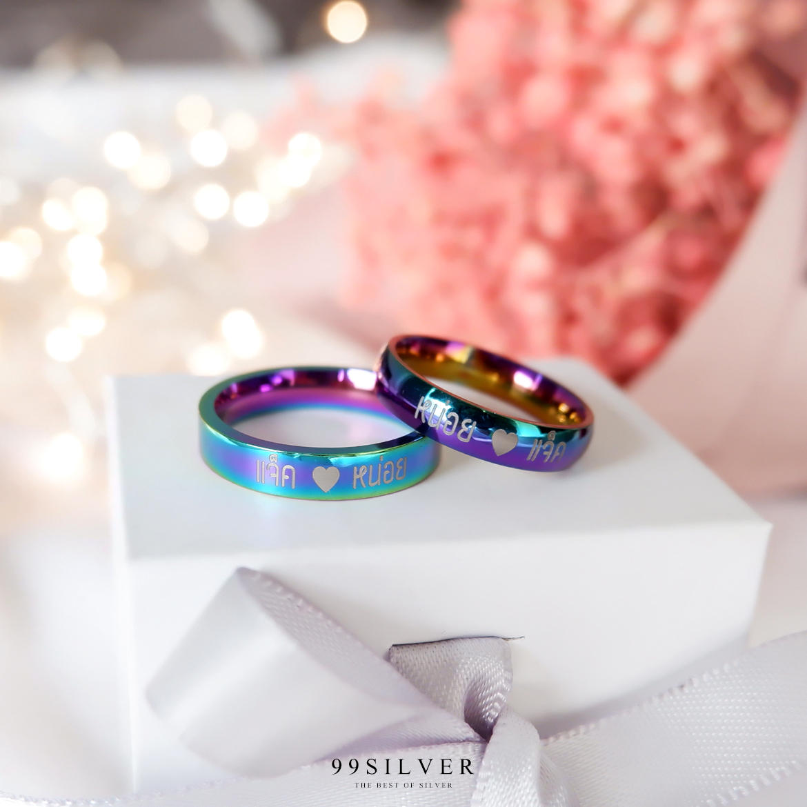 แหวนคู่ไทเทเนี่ยมแท้ หน้ากว้าง 4 มิลลิเเมตร ผิวเงาเรียบและโค้ง ไดร์ฟสีรุ้งไทเท