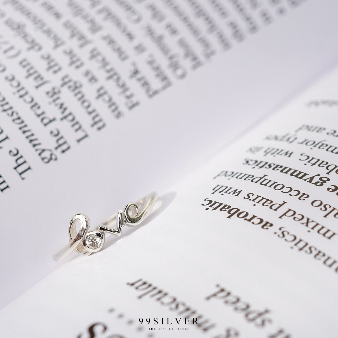 แหวน Love ประดับ Cz Swiss แท้ 1 เม็ด ตัวเรือนเงินแท้ดัดเป็นอักษรสวยงาม