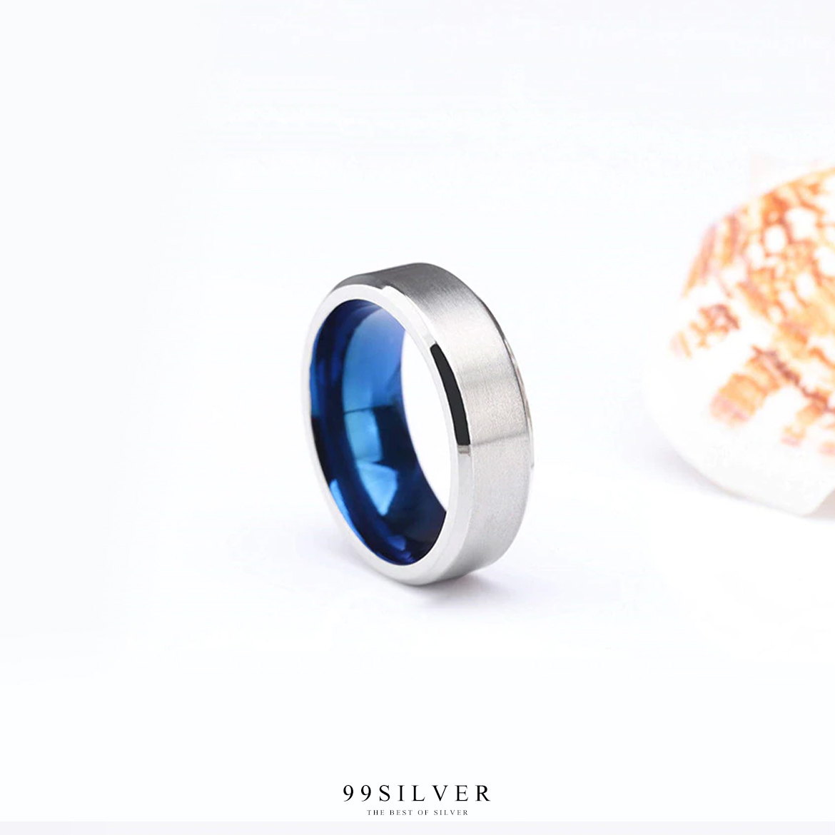แหวนไทเทเนี่ยมแท้ ข้างในวงเคลือบด้วย Blue Titanium ผิวนอกปัดด้าน หน้าแหวน 6 มม.