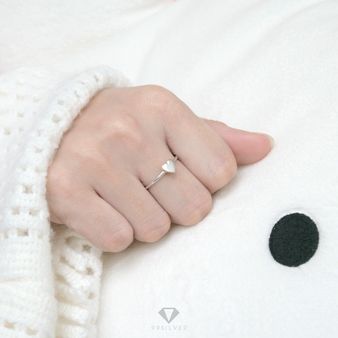 แหวนหัวใจ แบบเล็ก หน้าแหวนสามารถสลักอักษรได้ ก้านเล็กพอดีมือใส่สบาย