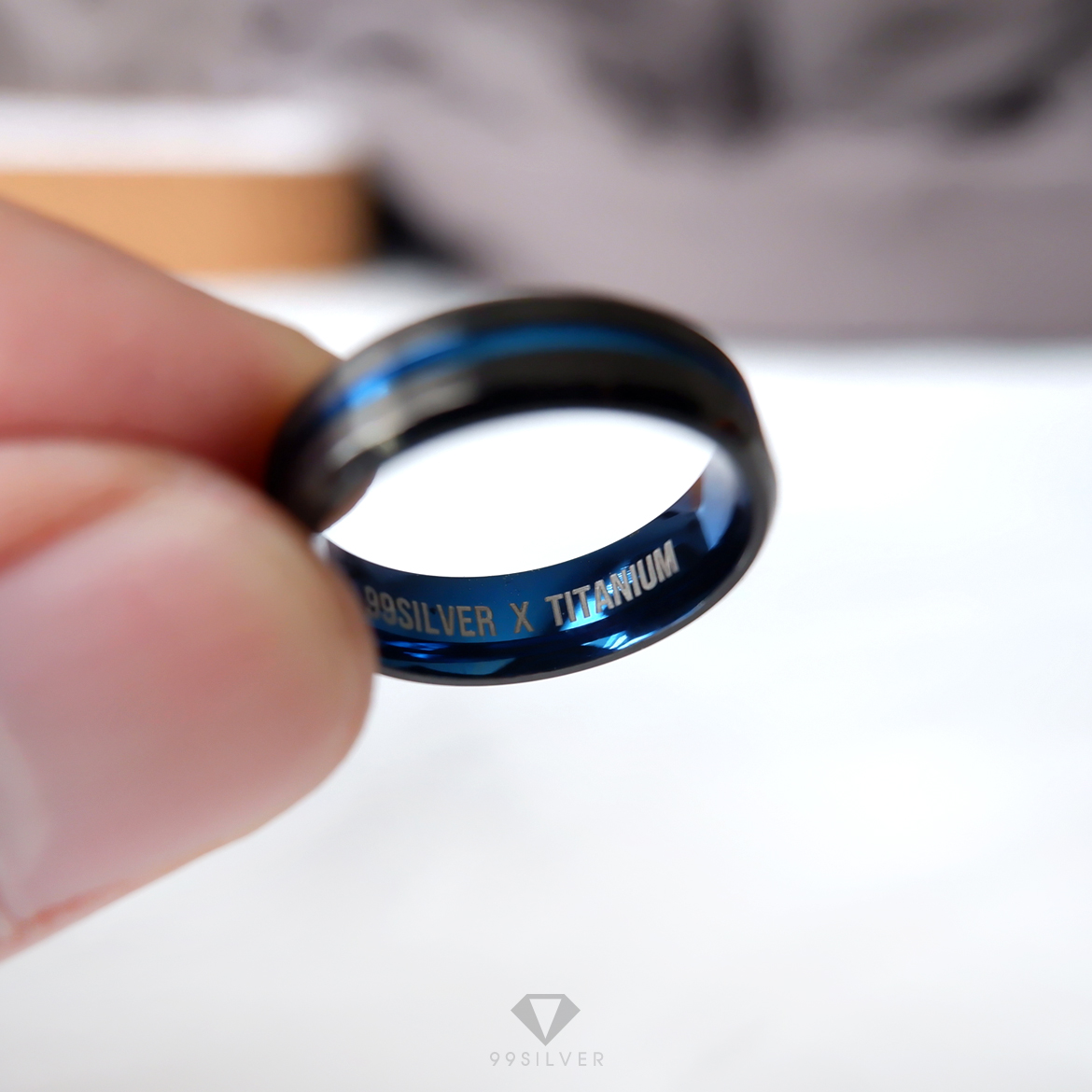 แหวนสแตนเลส Blue Black ไทเทเนี่ยม หน้ากว้าง 6 มิล ผิวเรียบปัดด้านแฮร์ไลน์