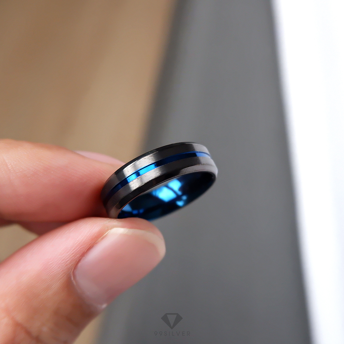 แหวนสแตนเลส Blue Black ไทเทเนี่ยม หน้ากว้าง 6 มิล ผิวเรียบปัดด้านแฮร์ไลน์