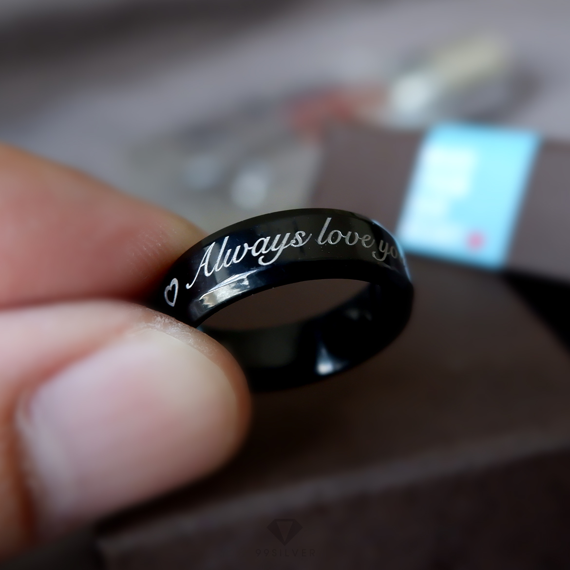 แหวนสแตนเลสแบล๊คไทเทเนี่ยมแท้หน้ากว้าง 6 มิล ขอบมุมตัดสวยงาม ตัวเรือนดำเงา