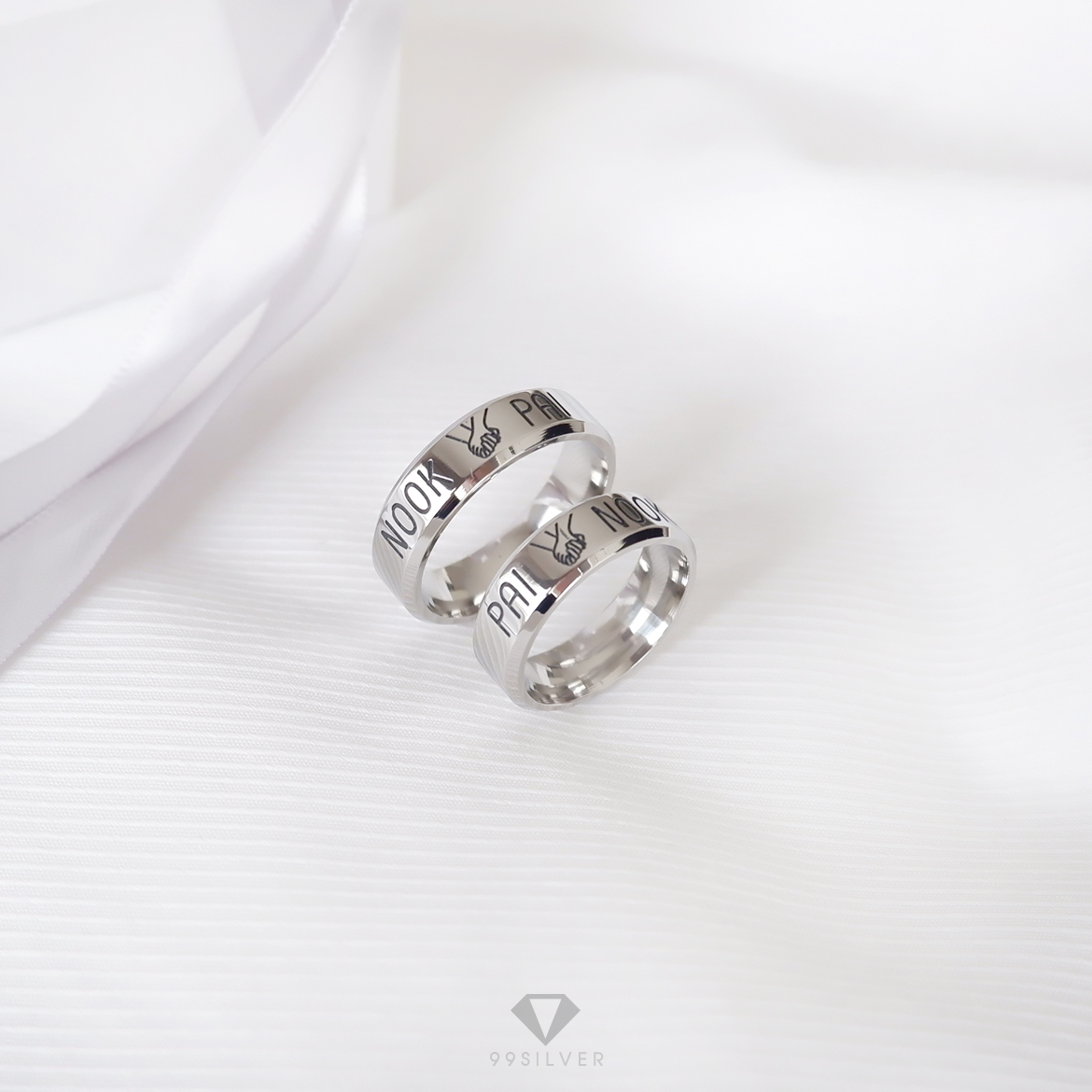 แหวนสแตนเลสแท้หน้ากว้าง 6 มิลลิเมตร ขอบลดมุมตัดสวยงาม ตัวเรือนสีเงินเงา