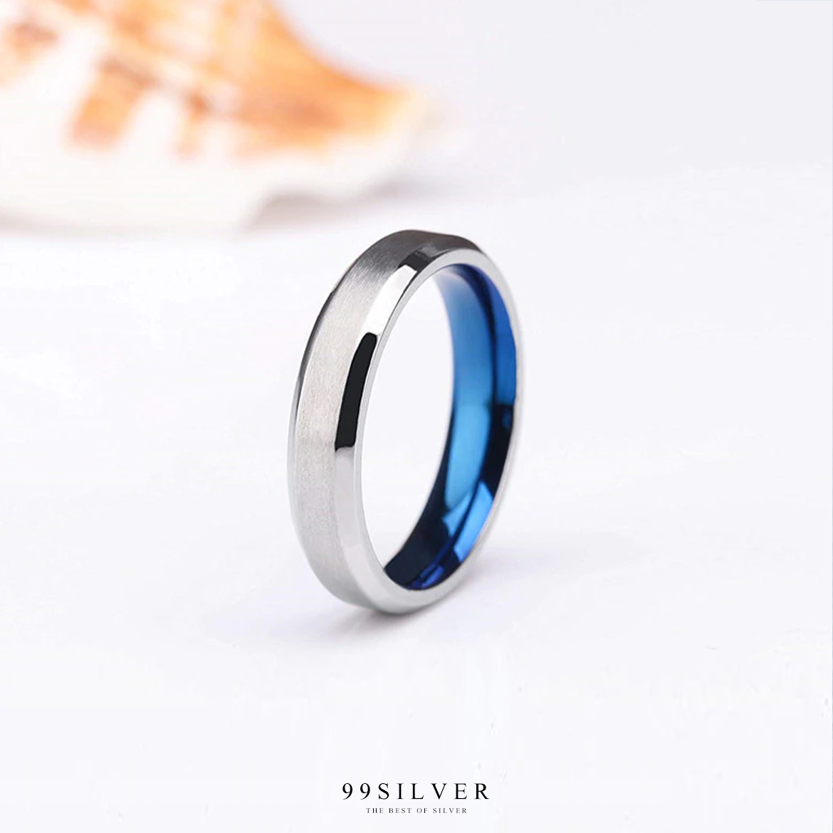แหวนไทเทเนี่ยมแท้ ข้างในวงเคลือบด้วย Blue Titanium ผิวนอกปัดด้าน