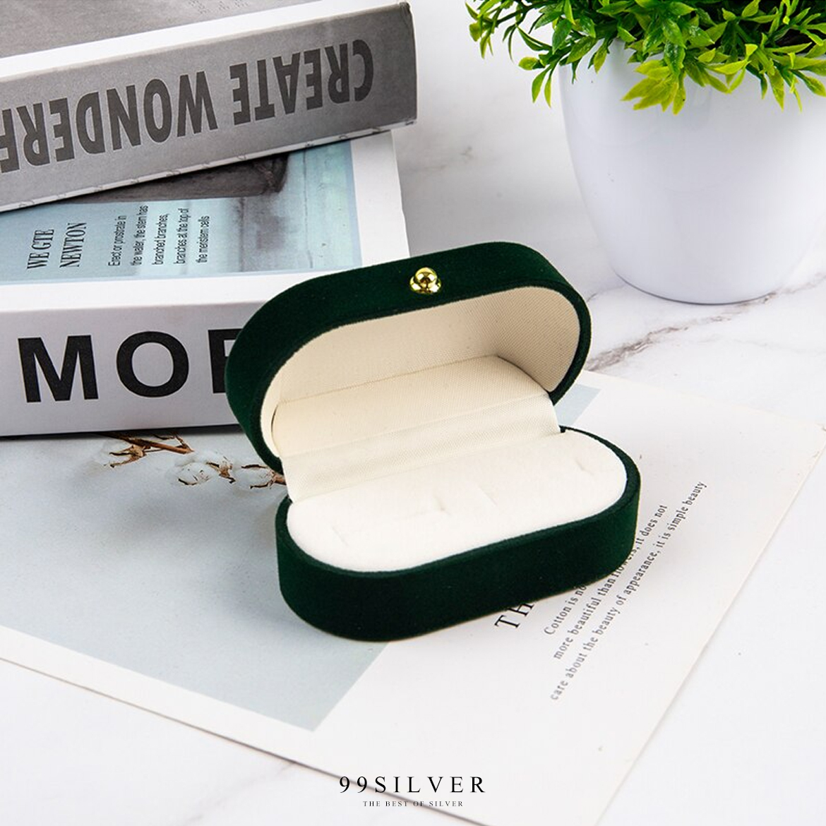 กล่องใส่แหวนกำมะหยี่สีเขียวทรงโค้งยาว ฝาแข็ง ใส่แหวนได้ 2 วงเรียบหรูคลาสสิค