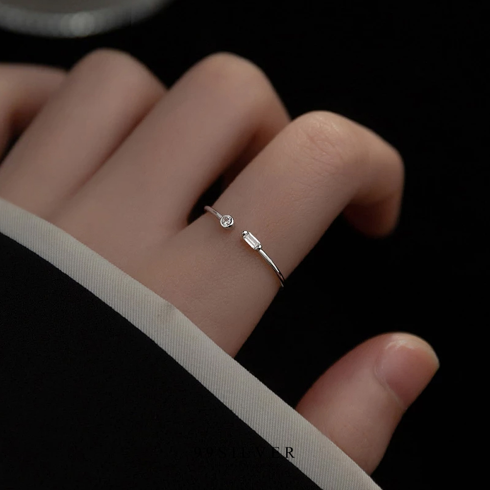 แหวนเพชรกลมและเหลี่ยมแบบ twin diamond ตัวเรือนจิ๋ว 1 มิลลิเมตร