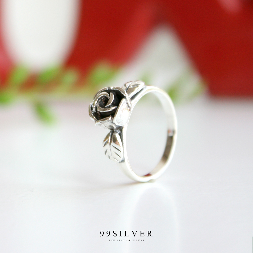 แหวนดอกกุหลาบ ตัวเรือนทำจากเงินแท้ทั้งวง ลงยาดำสวยงาม